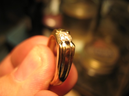 Перстень с бриллиантом